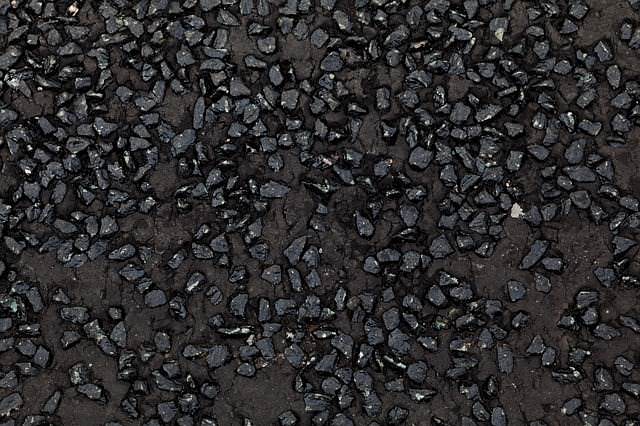 Grundmaterial Bitumen für Kellerabdichtung von innen