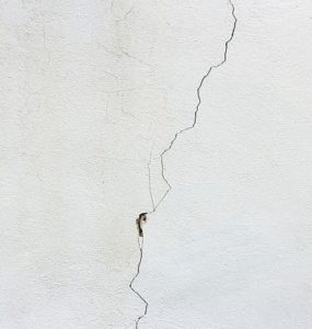 Risse im Mauerwerk sanieren
