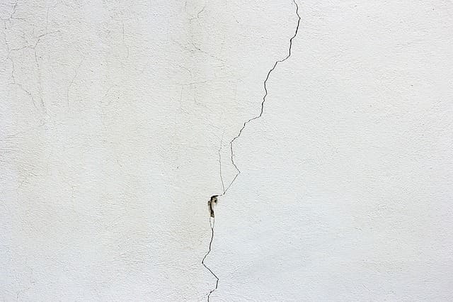 Rissverpressung: Risse im Mauerwerk sanieren